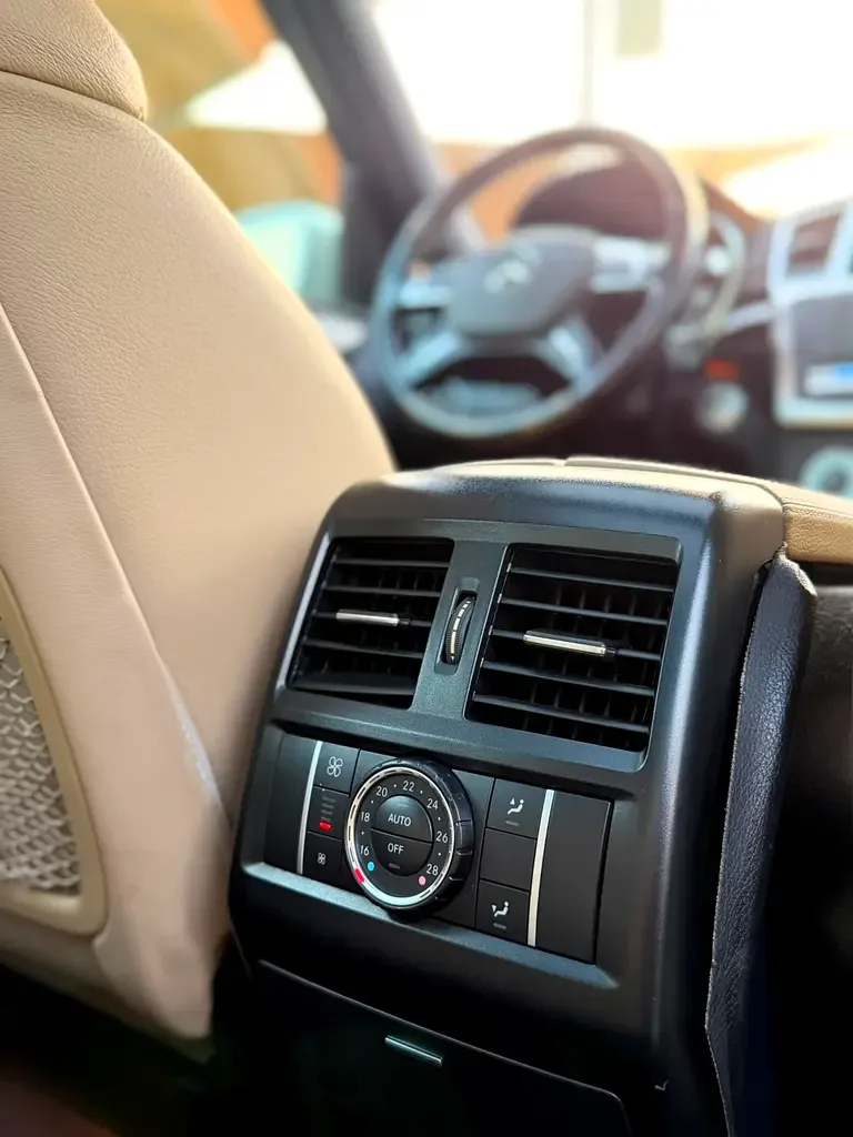 Mercedes-Benz M-Class ML 500 BlueEfficiency 7G-Tronic Plus 4Matic (408 حصان) - 11