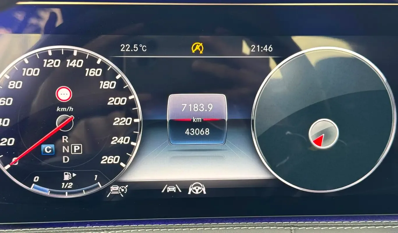 Mercedes-Benz S-Class 560 9G-Tronic 4Matic (469 حصان) - 19
