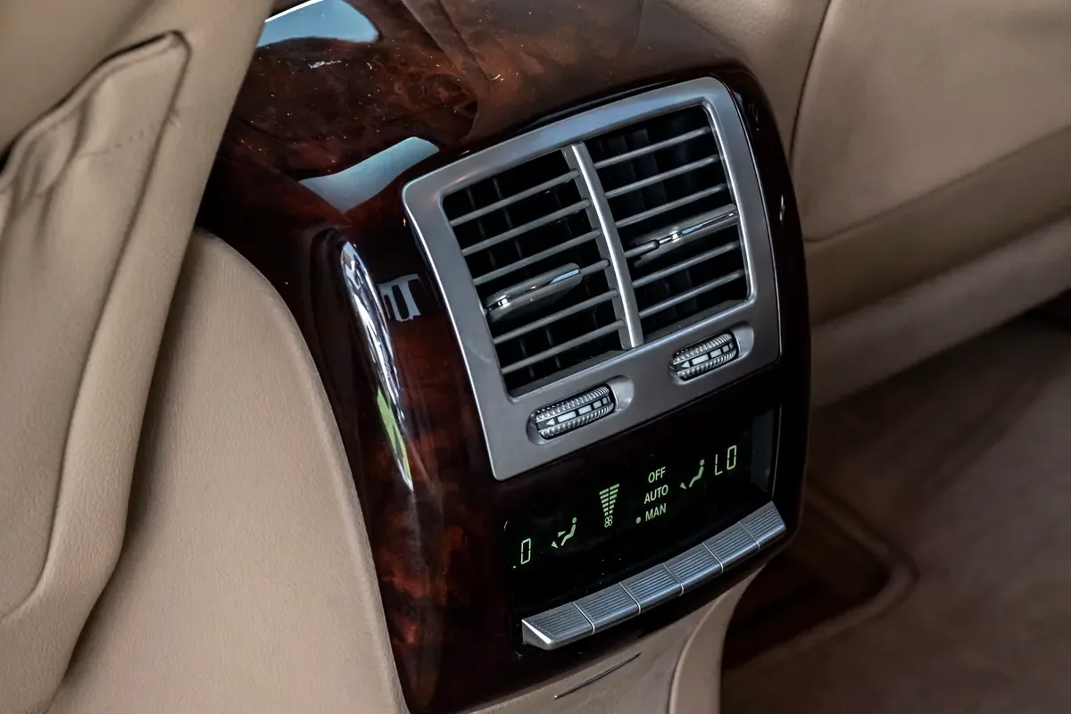 Mercedes-Benz S-Class S 500 BlueEFFICIENCY 7G-Tronic (435 حصان) - 16