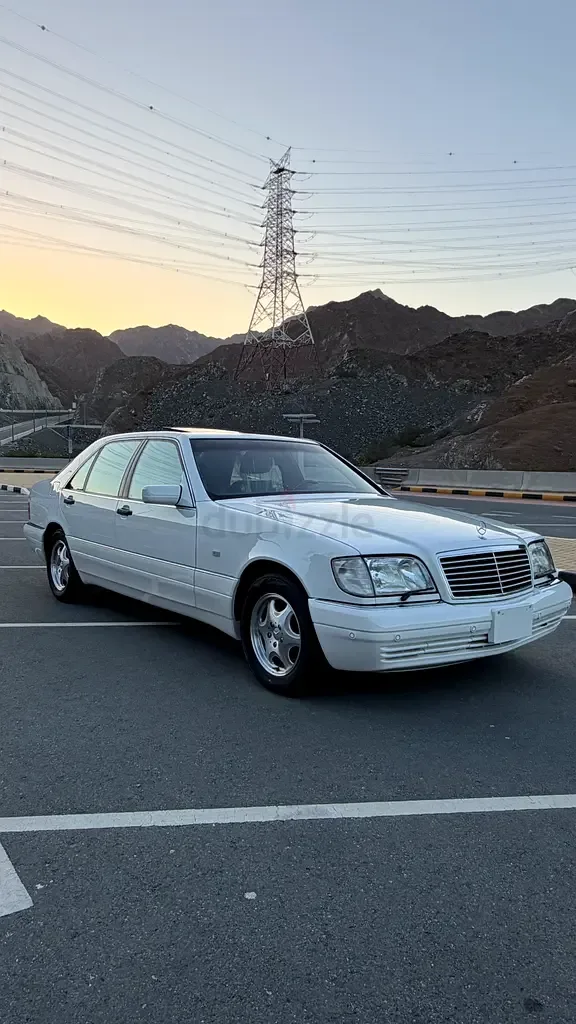 Mercedes-Benz S-Class S 600 AT (394 hp)