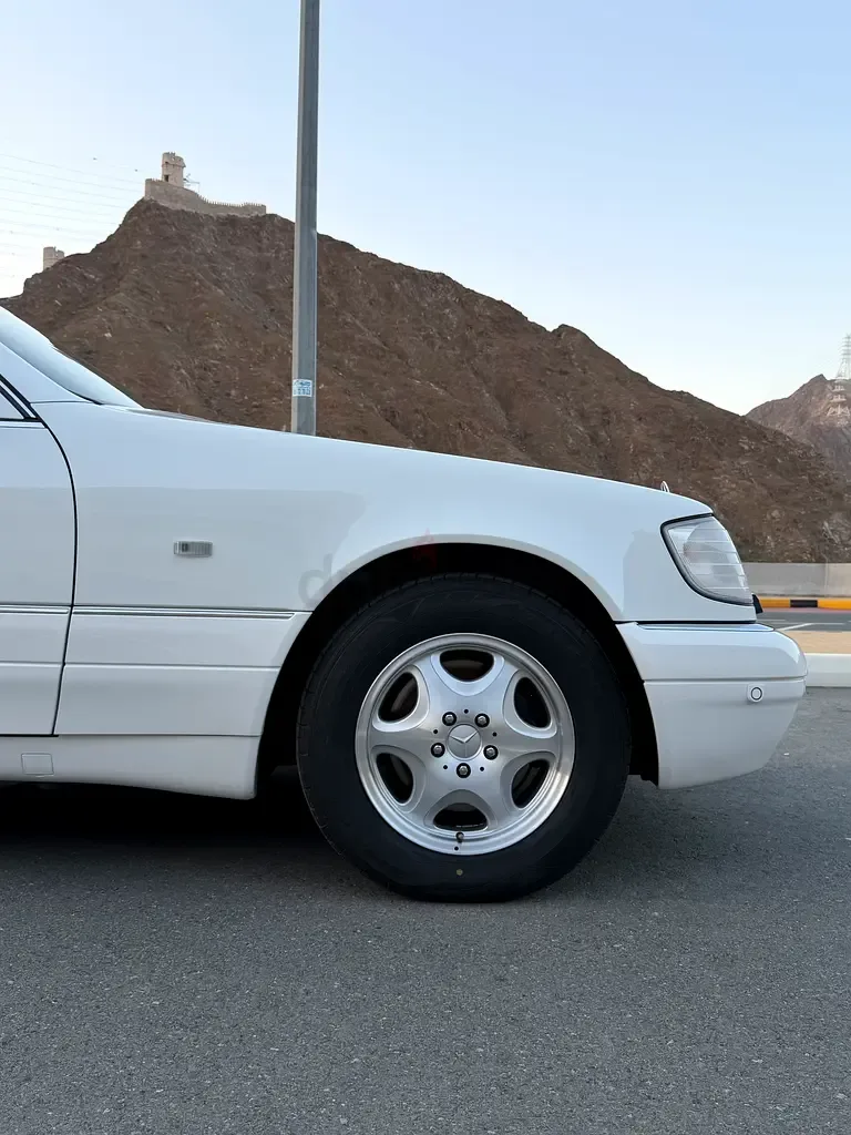 Mercedes-Benz S-Class S 600 AT (394 حصان) - 16