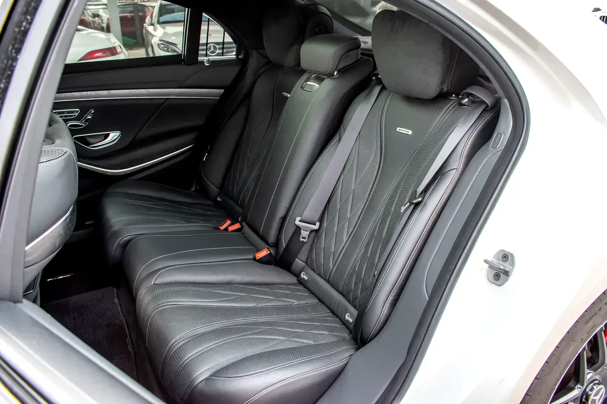 Mercedes-Benz S-Class S 63 AMG 9G-Tronic 4Matic+ long base (612 حصان) - 19