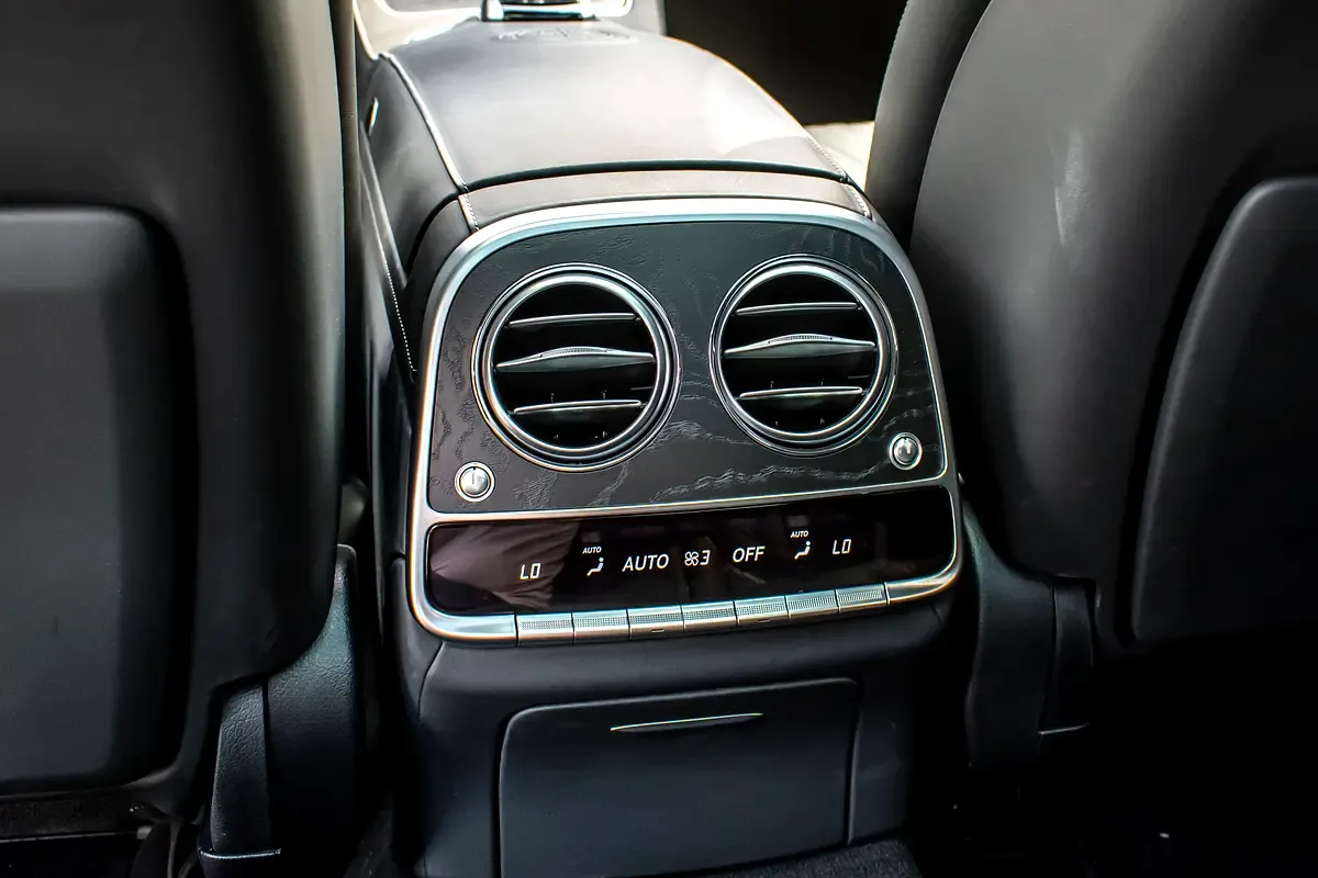 Mercedes-Benz S-Class S 63 AMG 9G-Tronic 4Matic+ long base (612 حصان) - 18