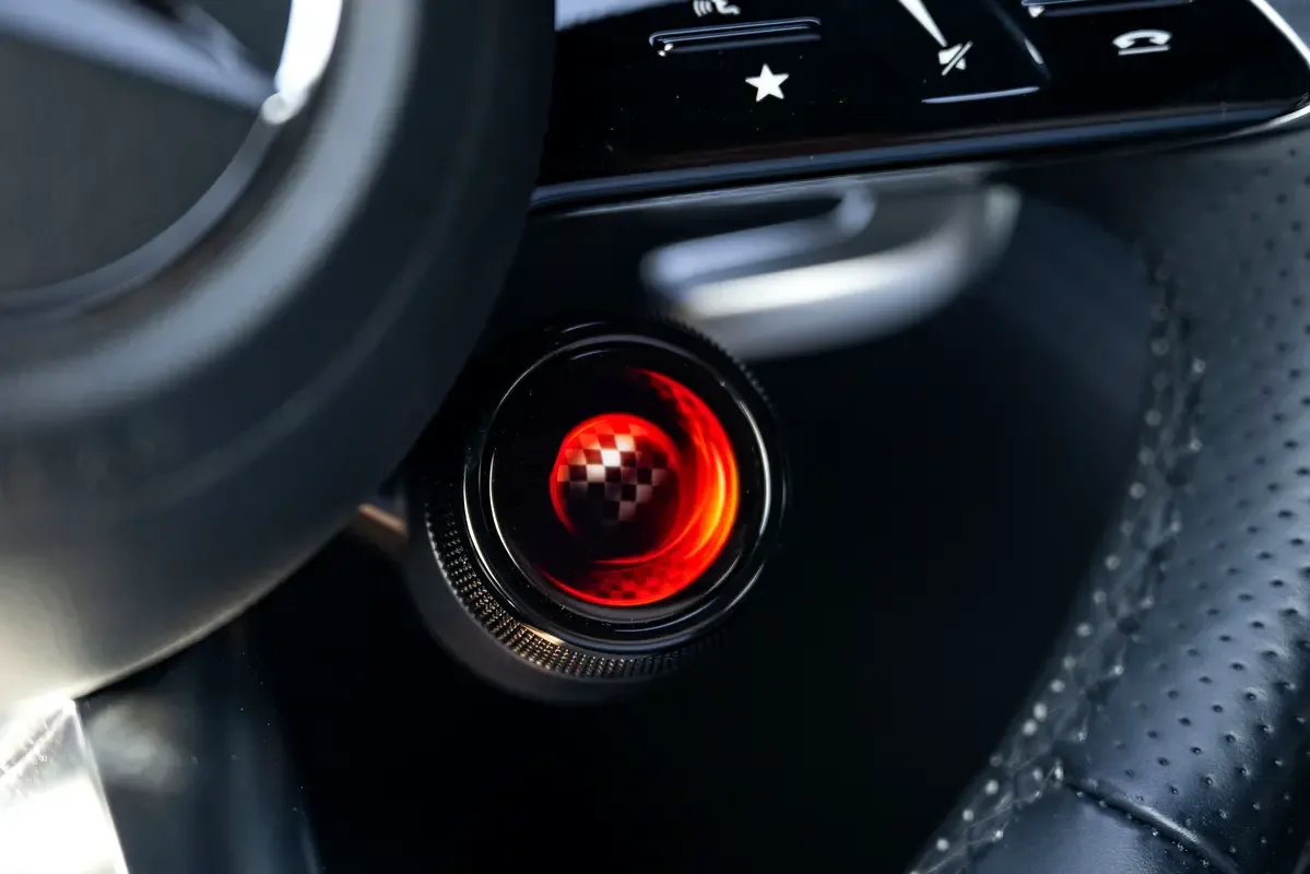 Mercedes-Benz SL-Class AMG 4.0 AT 4WD (585 حصان) - 15