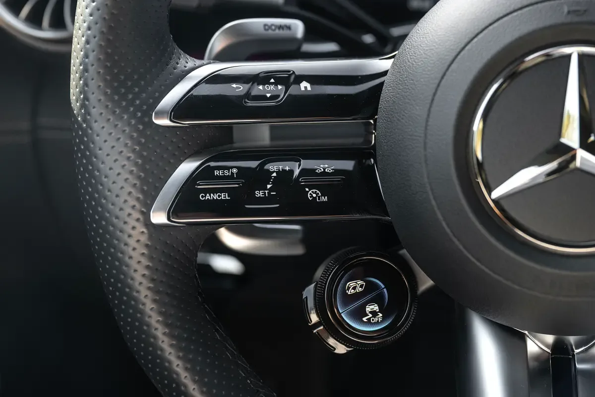 Mercedes-Benz SL-Class AMG 4.0 AT 4WD (585 حصان) - 16