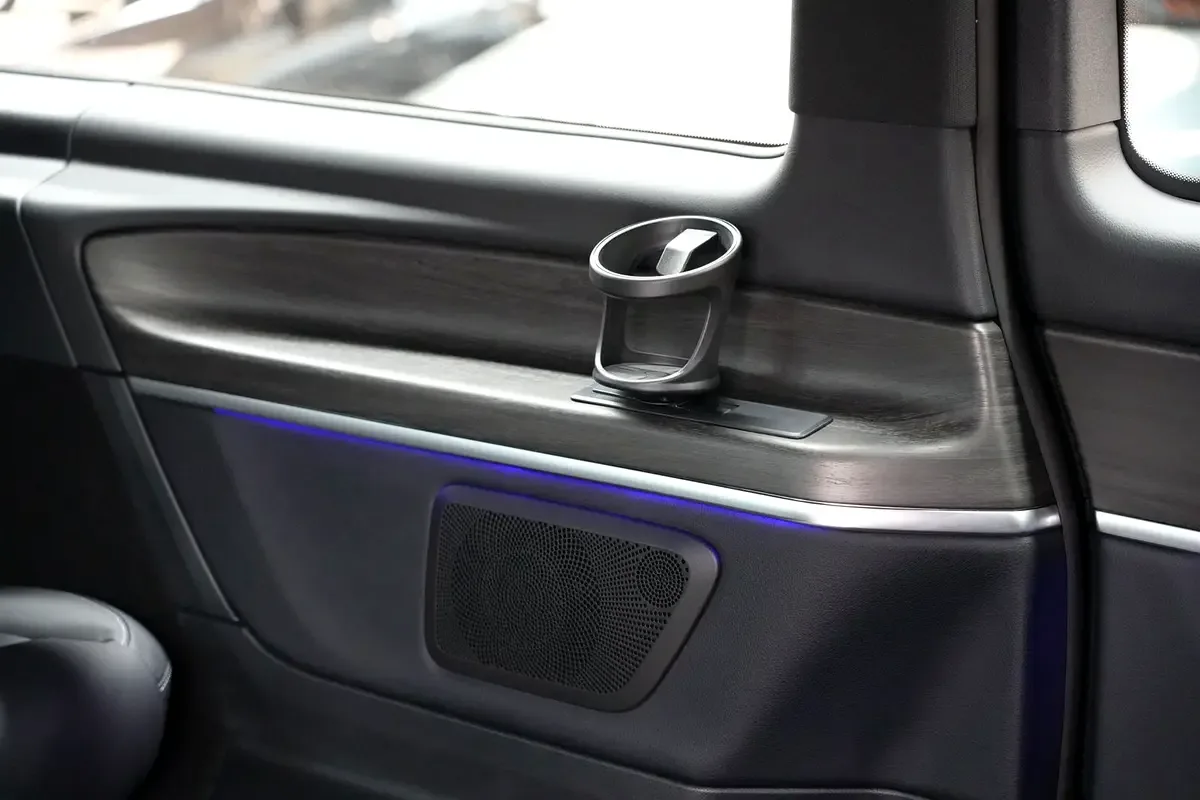 Mercedes-Benz V-Class 2.0 AT (211 حصان) - 15