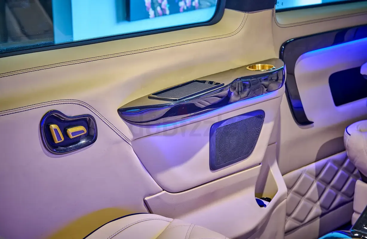 Mercedes-Benz V-Class 2.0 AT (211 حصان) - 8
