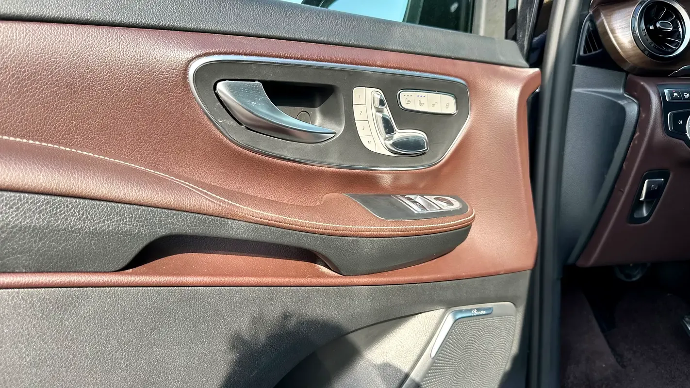 Mercedes-Benz V-Class 2.0 AT RWD (231 hp) - 15
