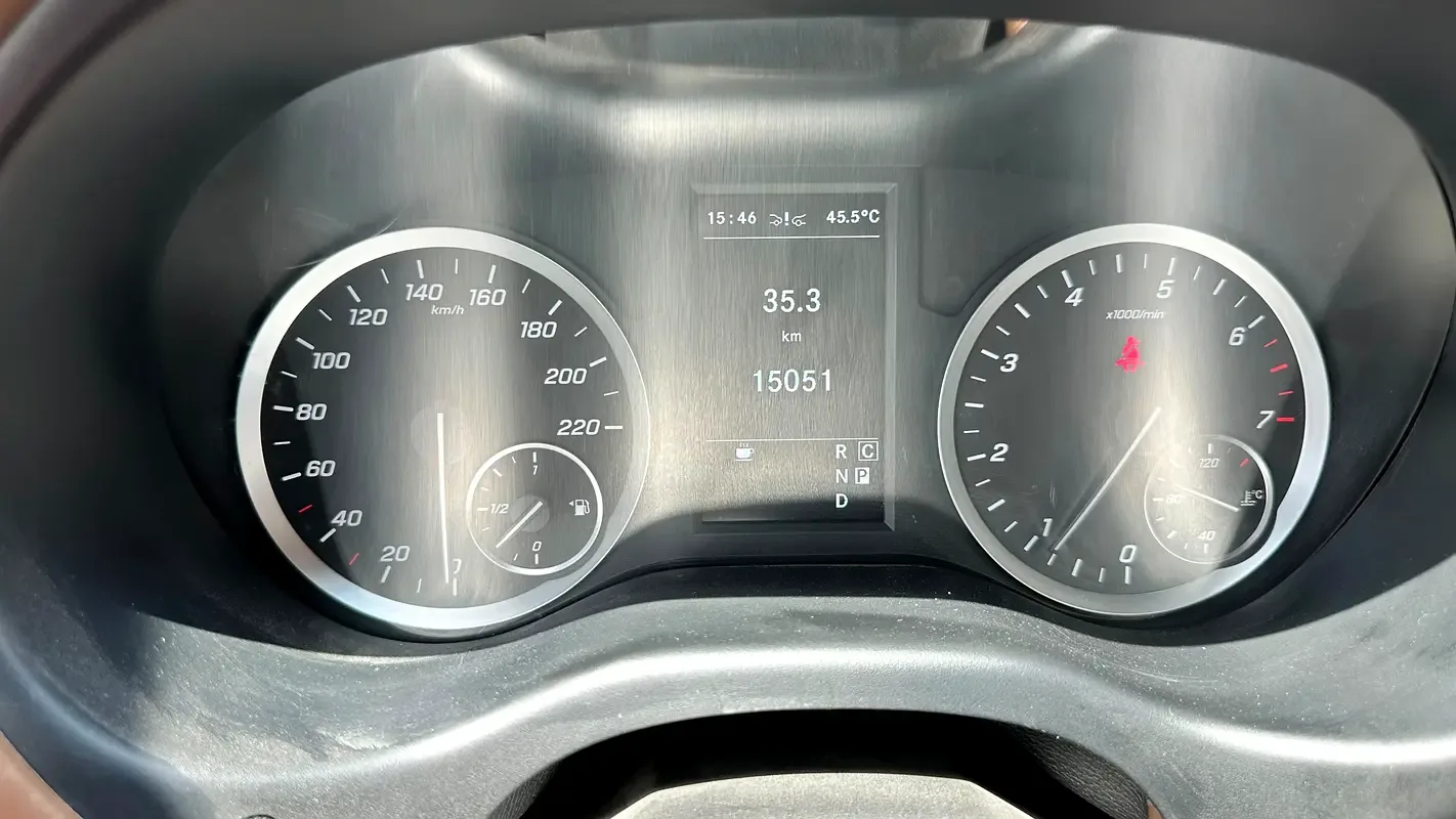Mercedes-Benz Vito 2.0 AT RWD (211 حصان) - 6