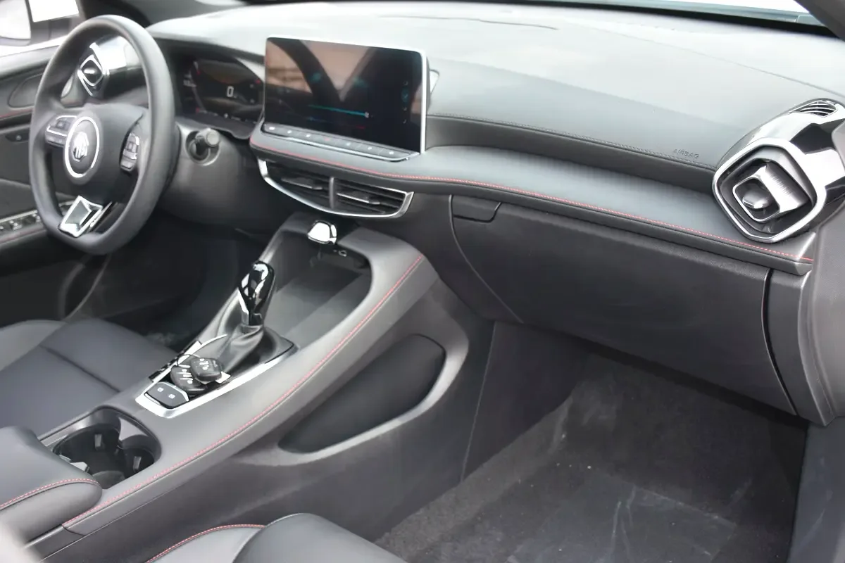 MG 5 1.5 CVT (129 hp) - 12
