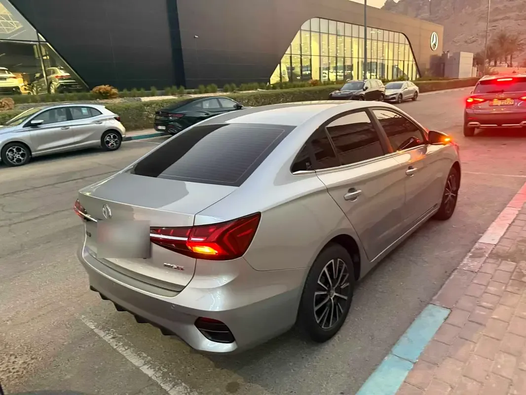 MG 5 1.5 CVT (129 hp) - 5