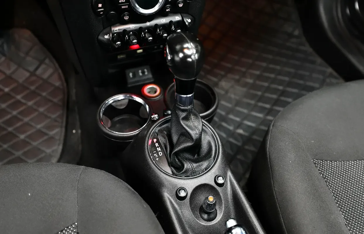 Mini Cooper 1.6 AT (120 حصان) - 9