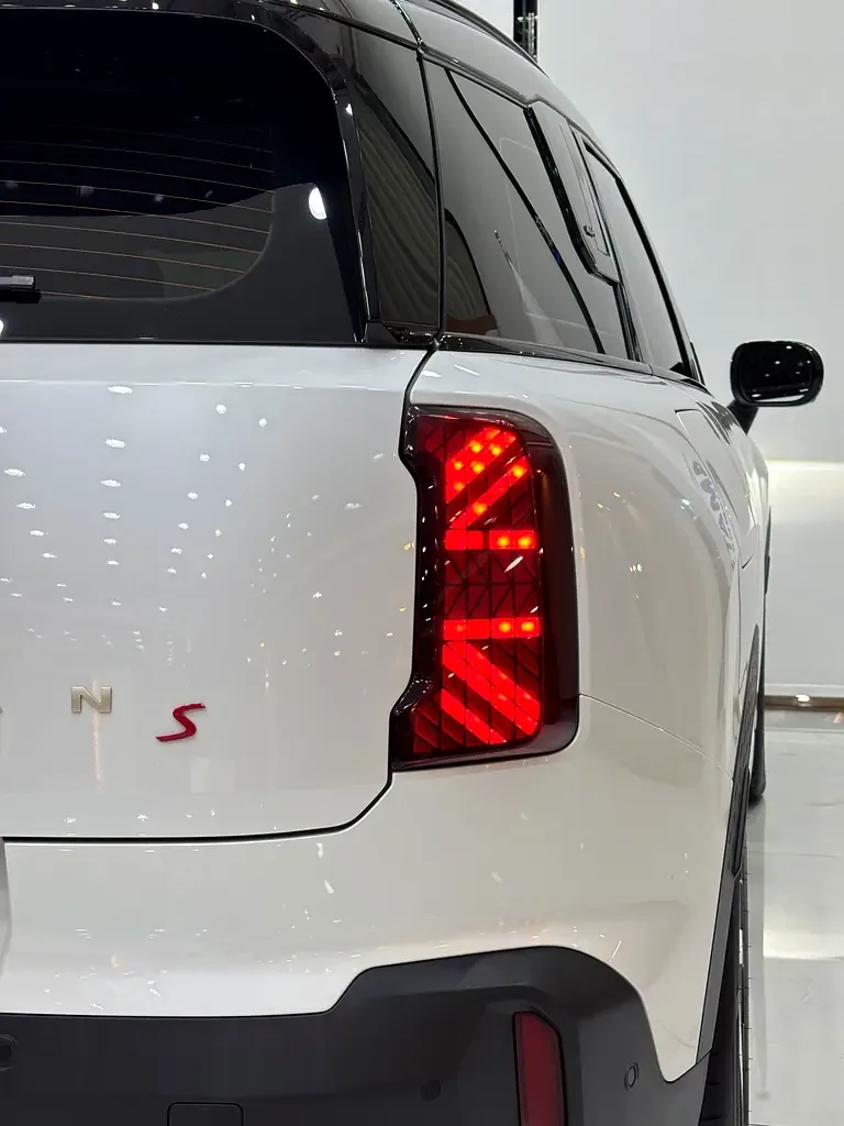 Mini Countryman 2.0 AMT 4WD (218 حصان) - 12