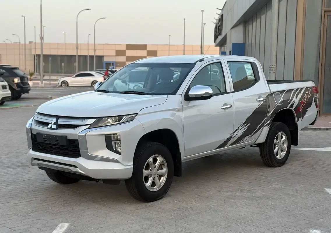 Mitsubishi L200 2.4 MT (128 hp)