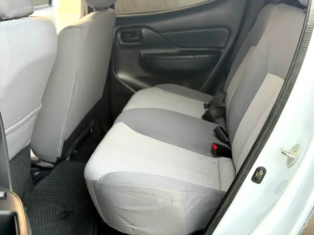 Mitsubishi L200 2.4 MT (128 hp) - 15