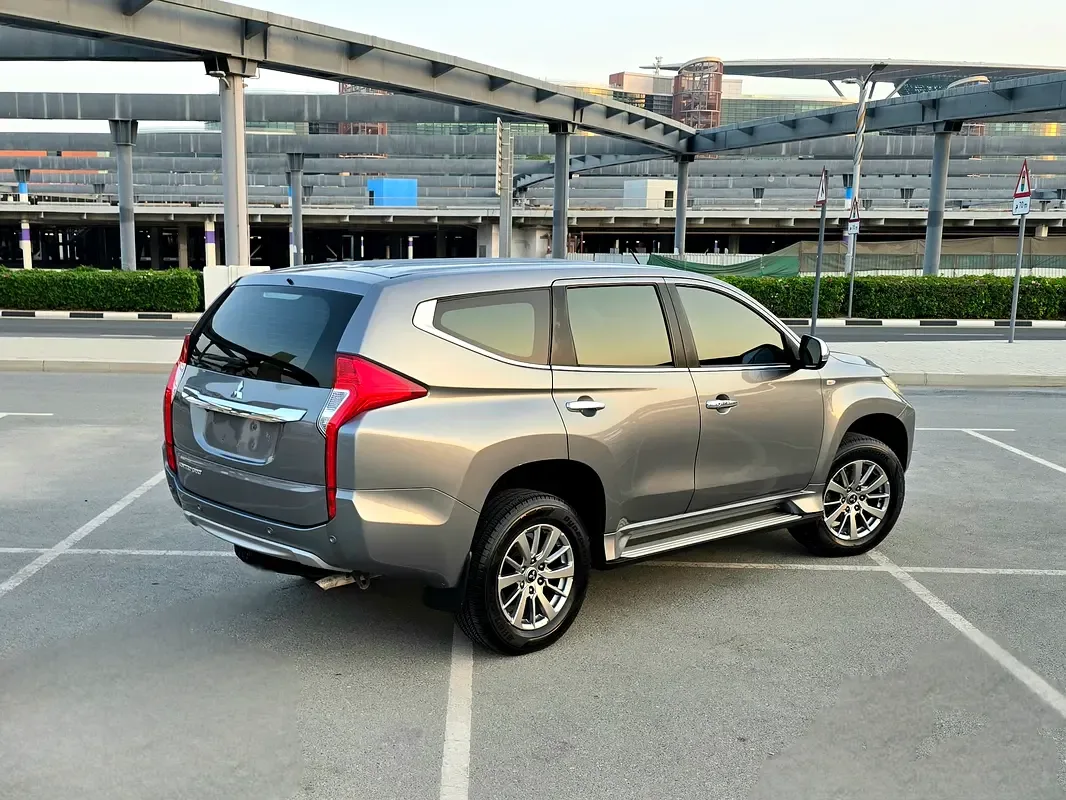 Mitsubishi Montero Sport 3.0 AT RWD (209 حصان) - 2