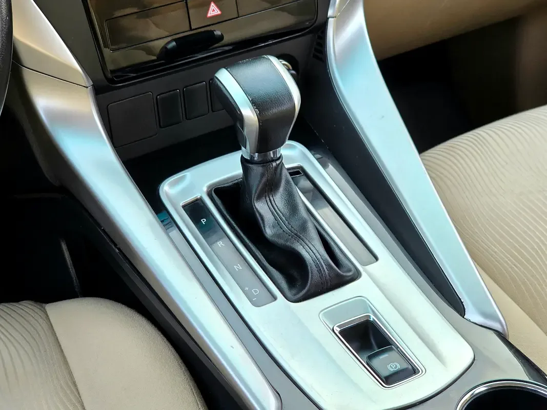 Mitsubishi Montero Sport 3.0 AT RWD (209 حصان) - 15