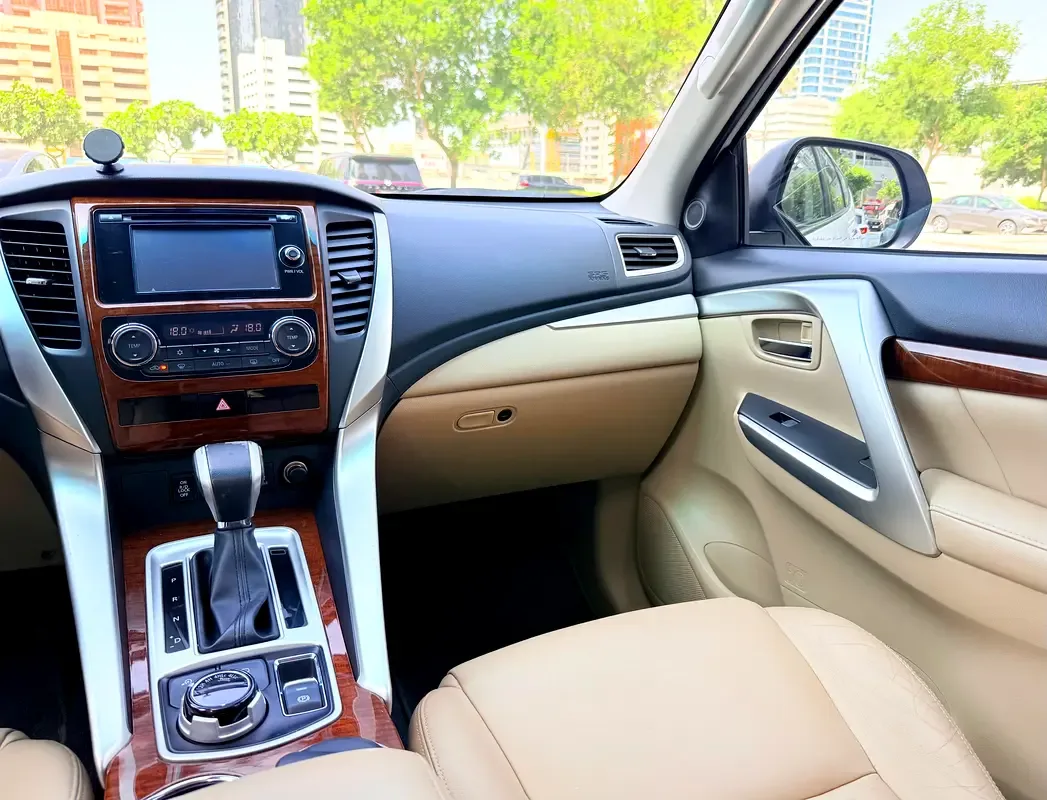 Mitsubishi Montero Sport 3.0 AT RWD (209 حصان) - 17