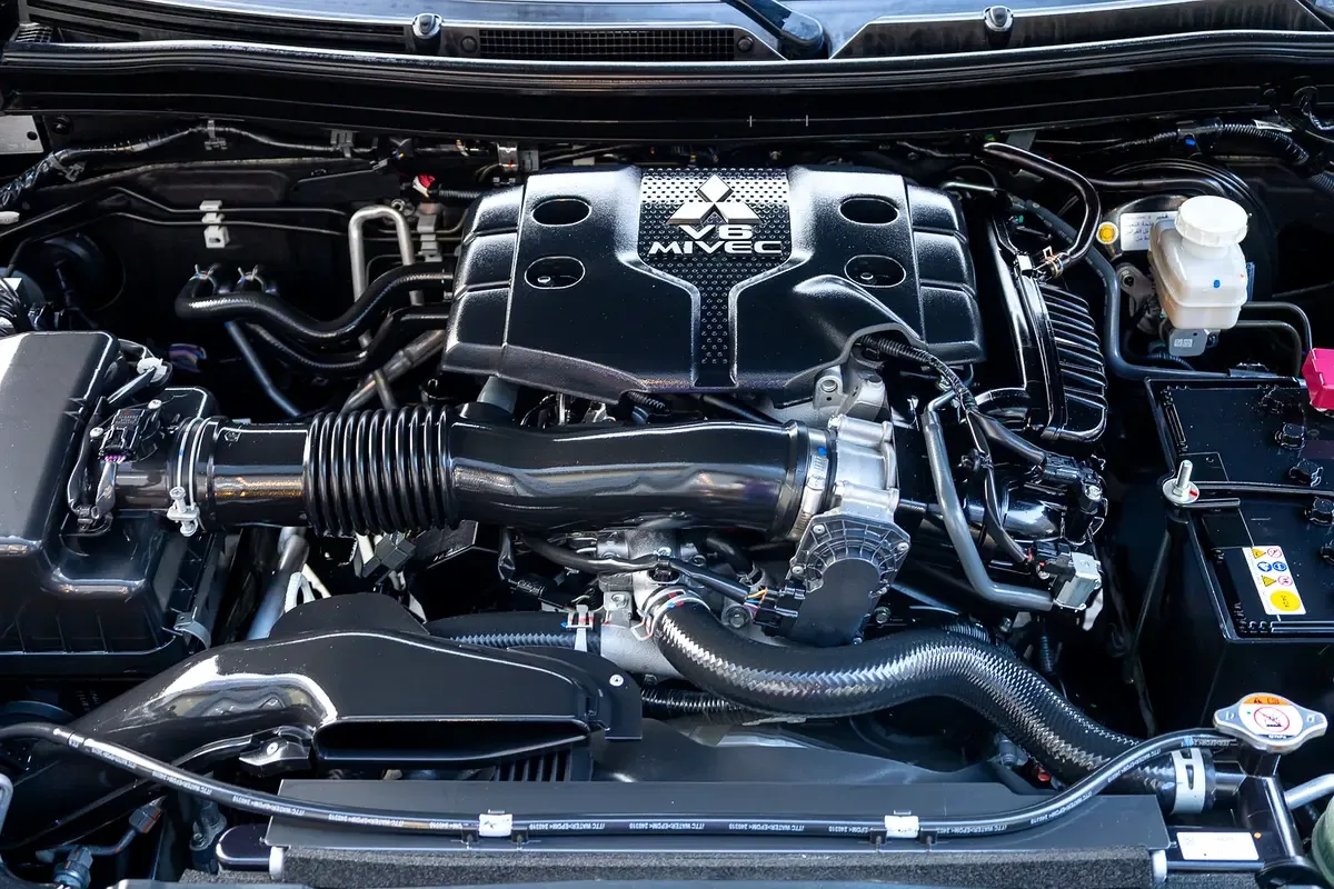 Mitsubishi Montero Sport 3.0 AT RWD (216 hp) - 10
