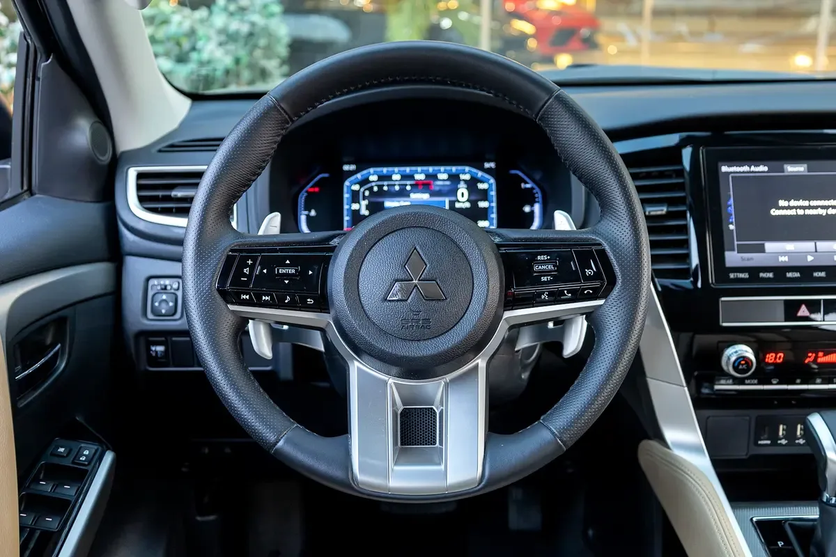 Mitsubishi Montero Sport 3.0 AT RWD (216 hp) - 15