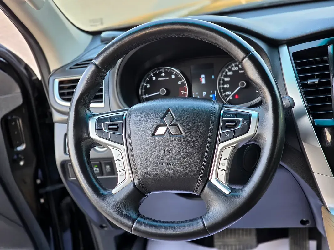 Mitsubishi Montero Sport 3.0 AT RWD (216 hp) - 16