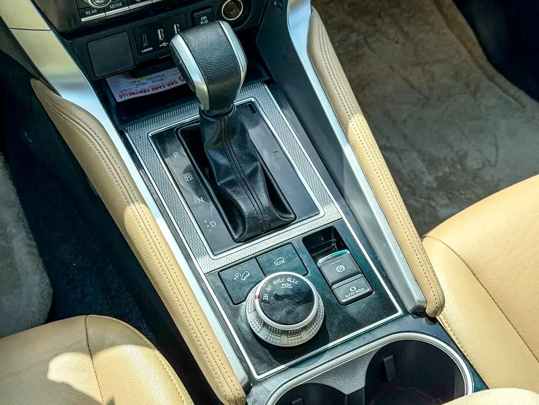 Mitsubishi Montero Sport 3.0 AT RWD (216 حصان) - 16