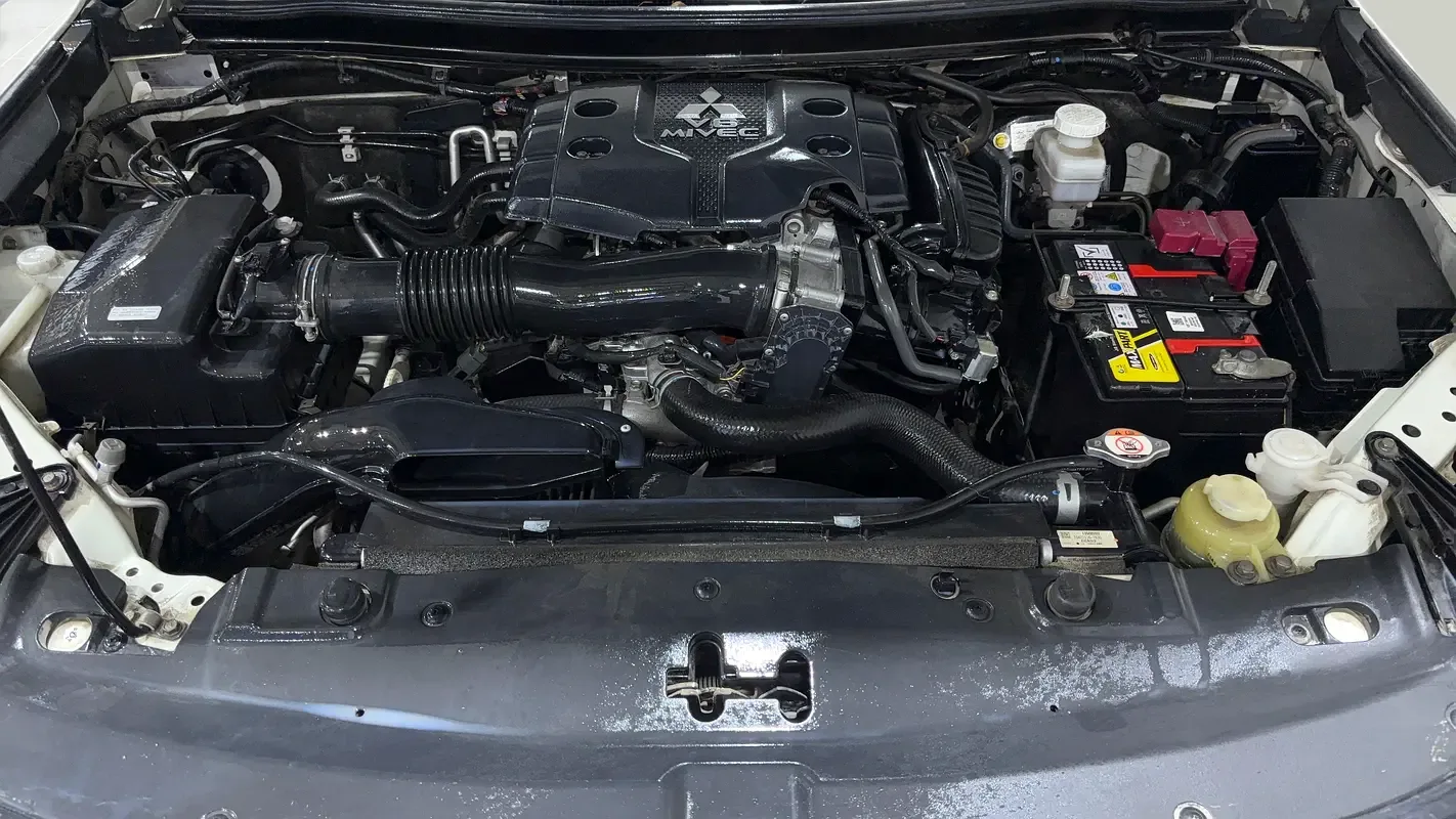Mitsubishi Montero Sport 3.0 AT RWD (216 hp) - 13