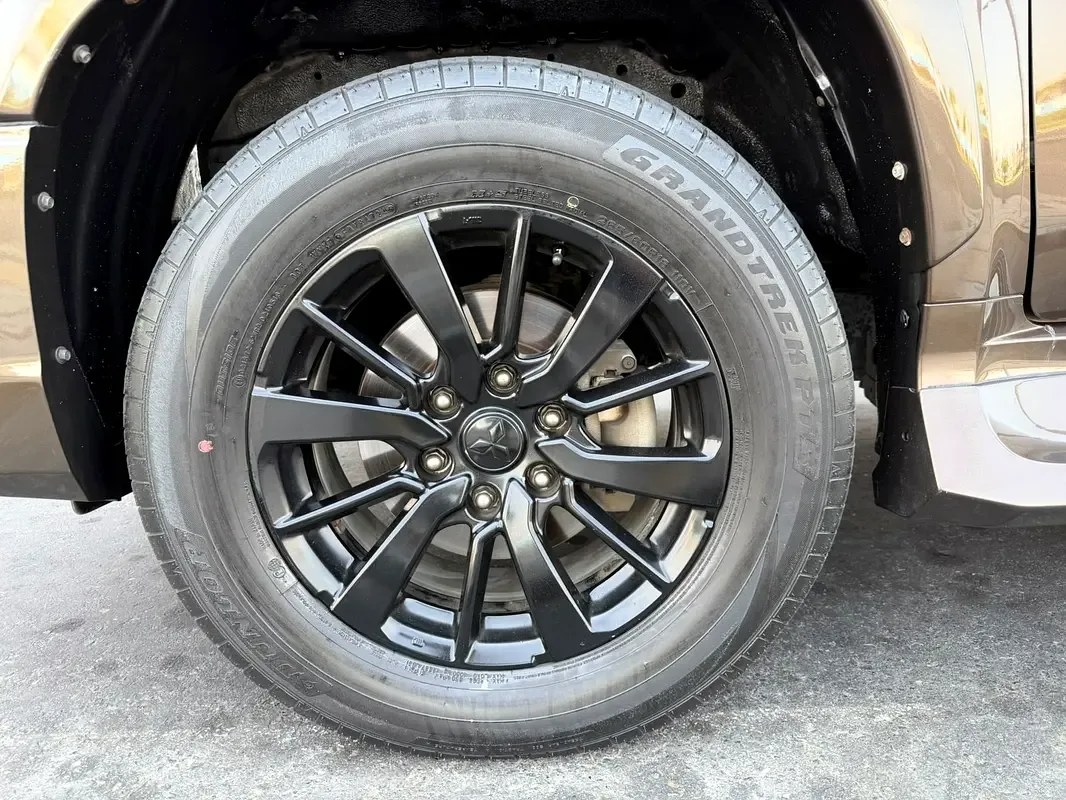 Mitsubishi Montero Sport 3.0 AT RWD (216 hp) - 10