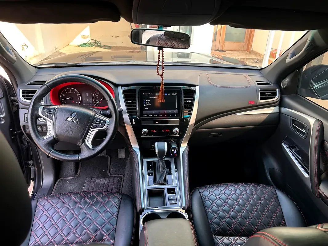 Mitsubishi Montero Sport 3.0 AT RWD (216 hp) - 11