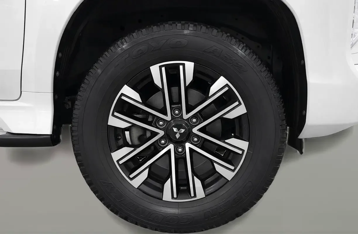 Mitsubishi Montero Sport 3.0 AT RWD (216 hp) - 12
