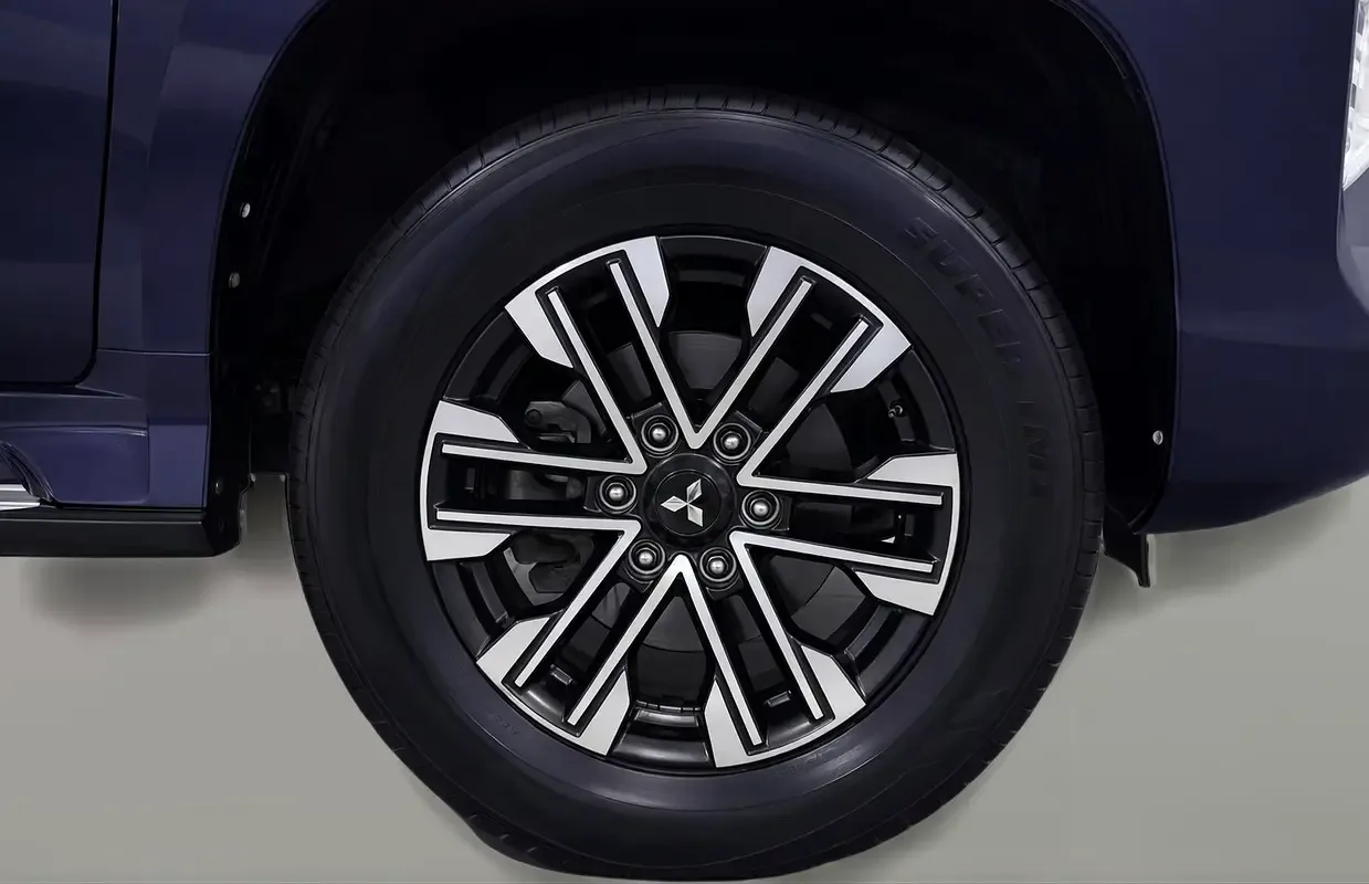 Mitsubishi Montero Sport 3.0 AT RWD (216 hp) - 12