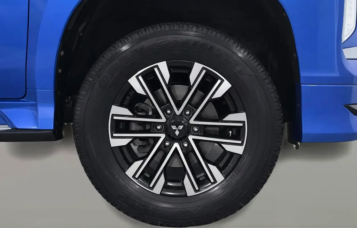Mitsubishi Montero Sport 3.0 AT RWD (216 حصان) - 12