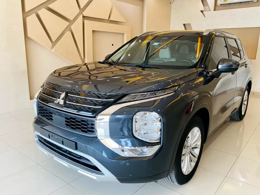 Mitsubishi Outlander 2.5 CVT AWD (184 hp)