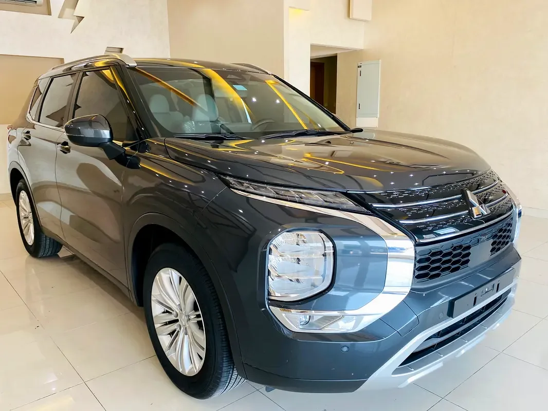 Mitsubishi Outlander 2.5 CVT AWD (184 حصان) - 2