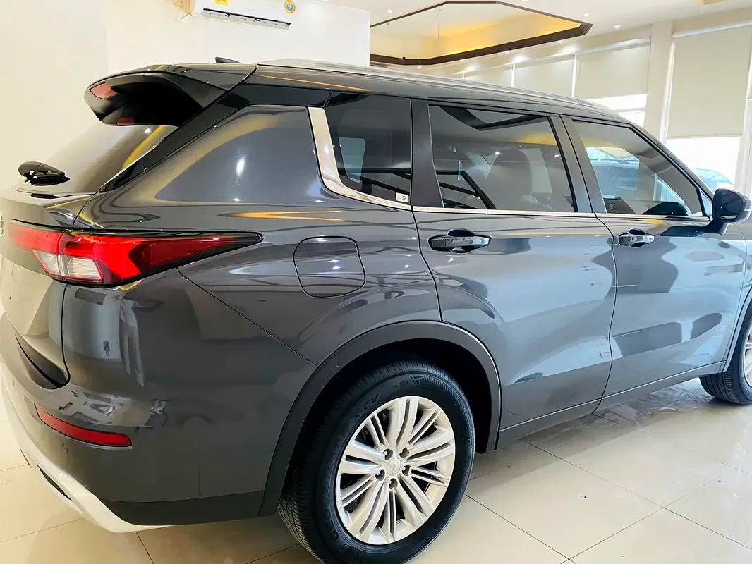 Mitsubishi Outlander 2.5 CVT AWD (184 حصان) - 6