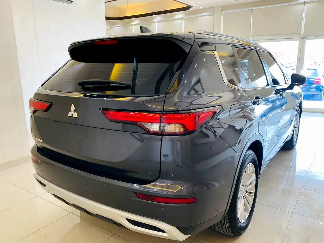 Mitsubishi Outlander 2.5 CVT AWD (184 حصان) - 8