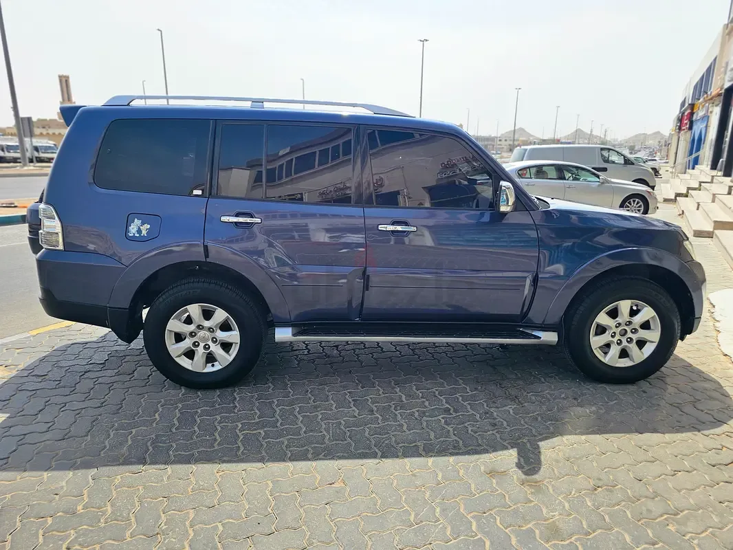 Mitsubishi Pajero 3.0 AT (220 hp)