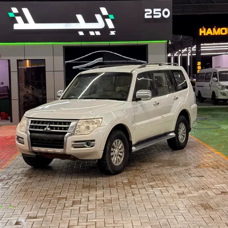Mitsubishi Pajero 3.0 AT (220 hp)