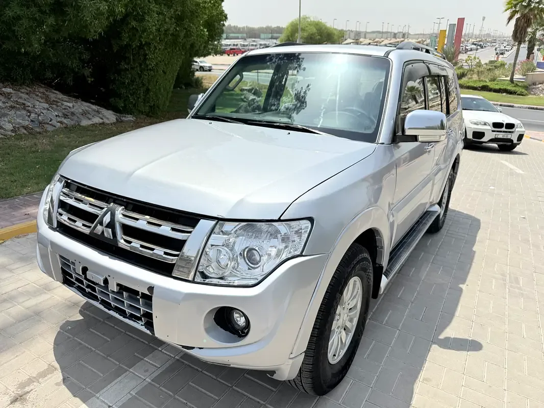Mitsubishi Pajero 3.0 AT (220 hp)