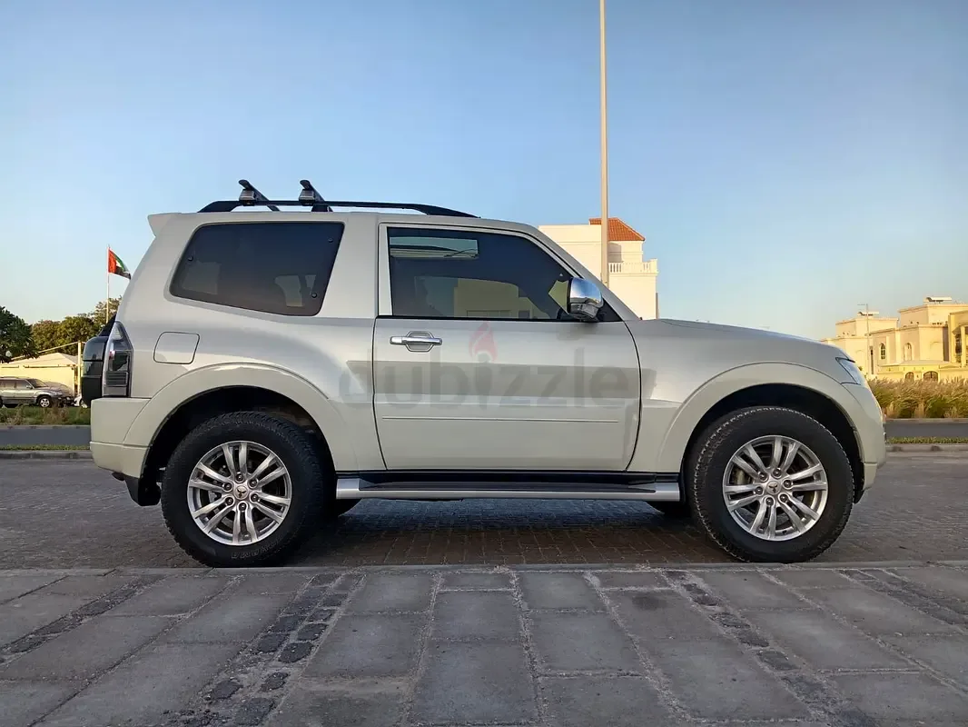 Mitsubishi Pajero 3.0 AT (220 hp)