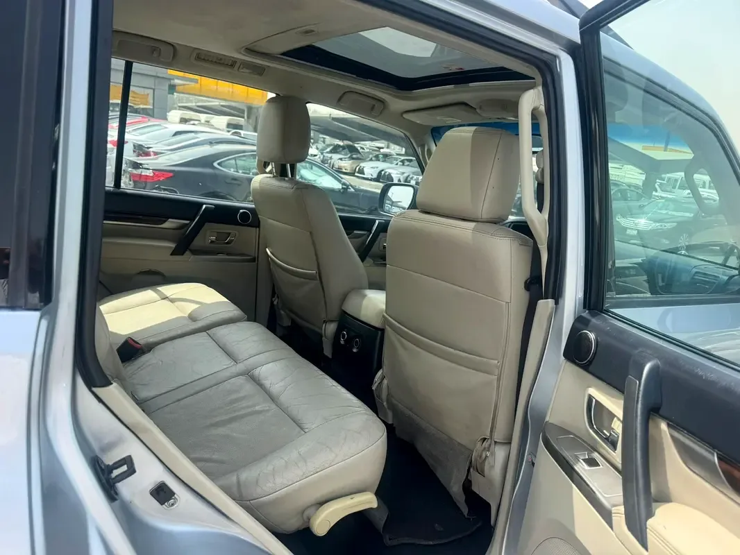 Mitsubishi Pajero 3.0 AT (220 hp) - 2