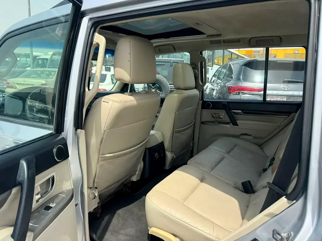 Mitsubishi Pajero 3.0 AT (220 hp) - 9