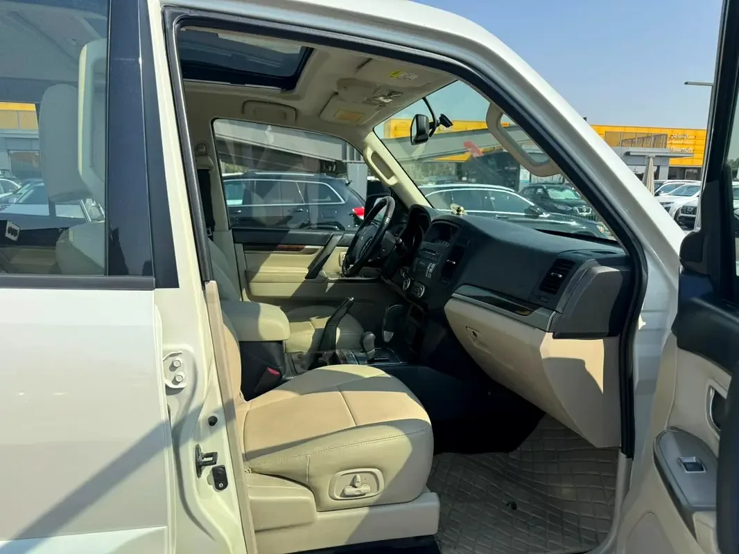 Mitsubishi Pajero 3.0 AT (220 حصان) - 3