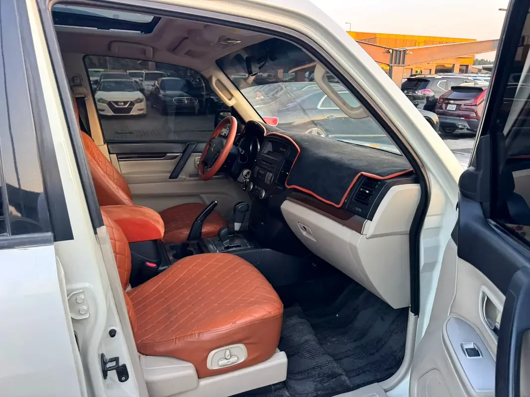 Mitsubishi Pajero 3.0 AT (220 حصان) - 2