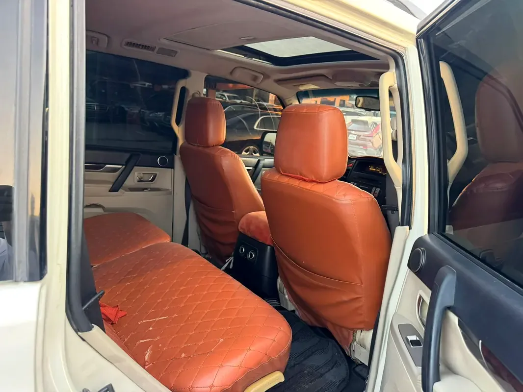 Mitsubishi Pajero 3.0 AT (220 حصان) - 3
