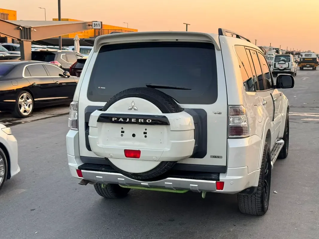 Mitsubishi Pajero 3.0 AT (220 حصان) - 4