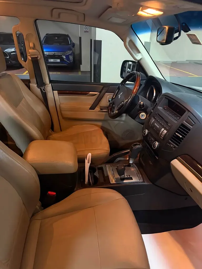 Mitsubishi Pajero 3.0 AT (220 hp) - 2