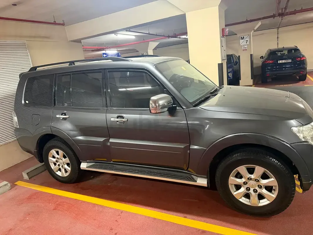 Mitsubishi Pajero 3.0 AT (220 hp)
