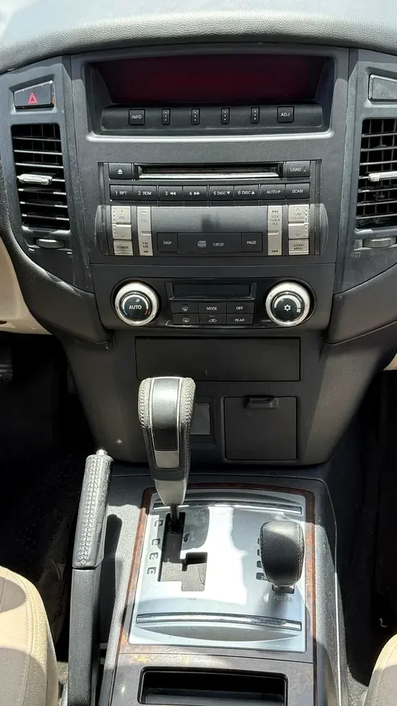Mitsubishi Pajero 3.0 AT (220 hp) - 14