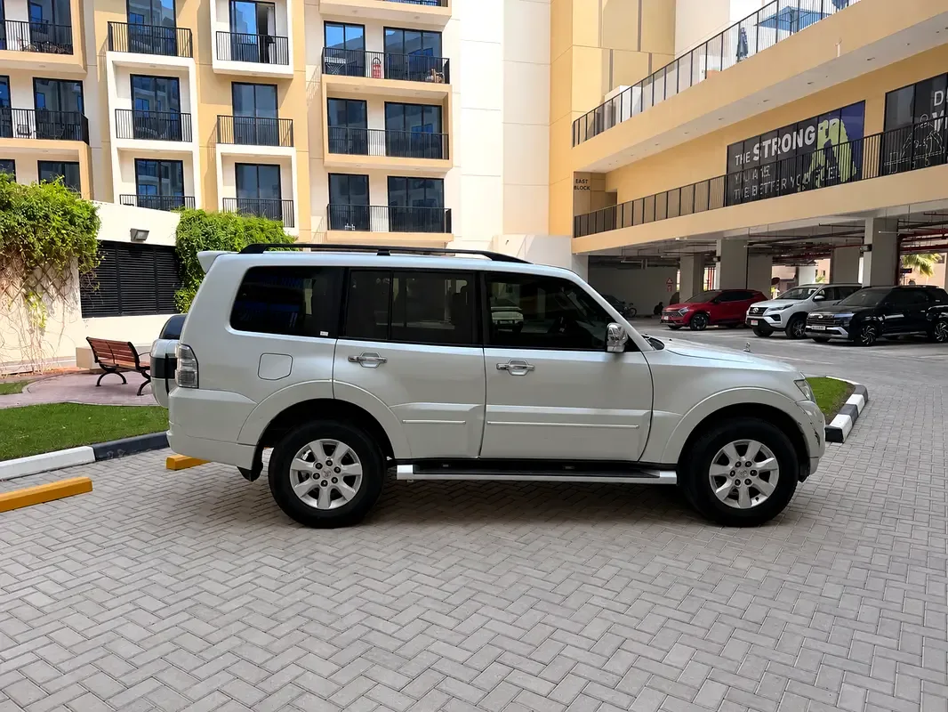 Mitsubishi Pajero 3.0 AT (220 hp) - 2
